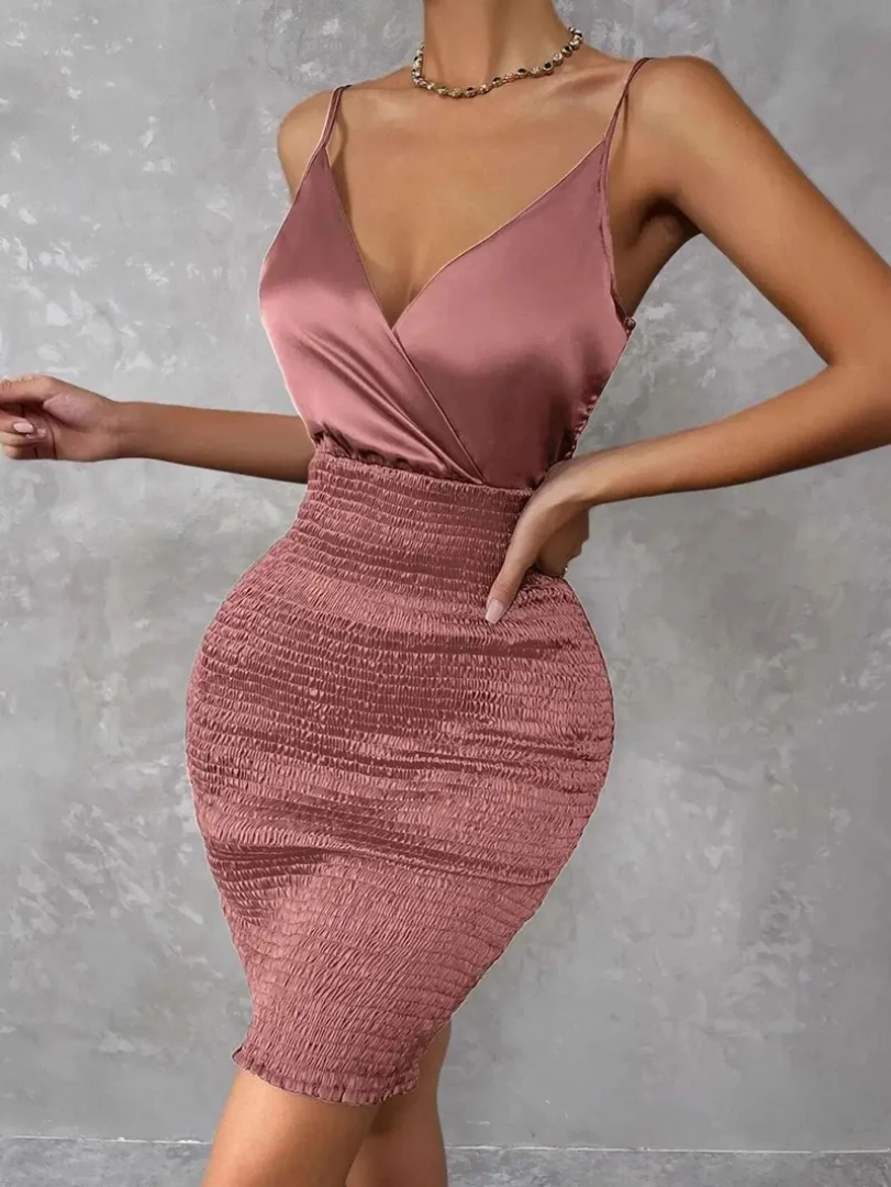 Shein Robe moulante en satin rose. - Mode & Vêtements à Douala au Cameroun • iDieze
