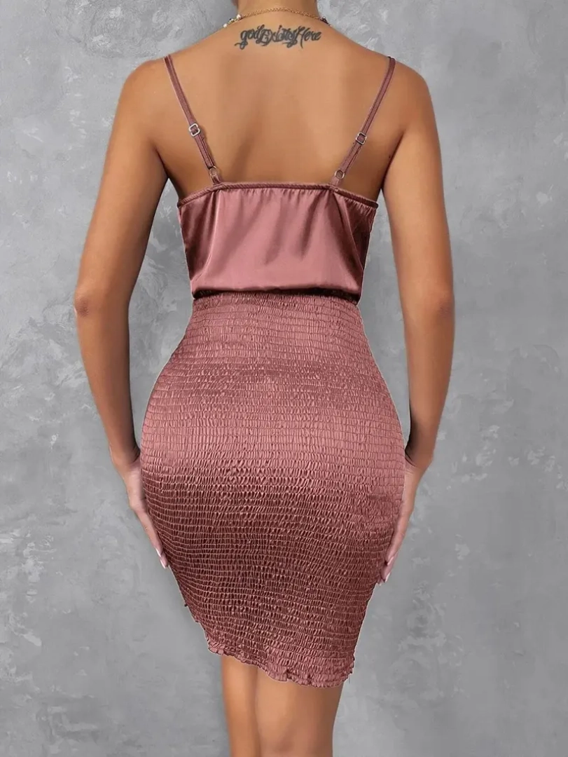 Shein Robe moulante en satin rose. - Mode & Vêtements à Douala au Cameroun • iDieze